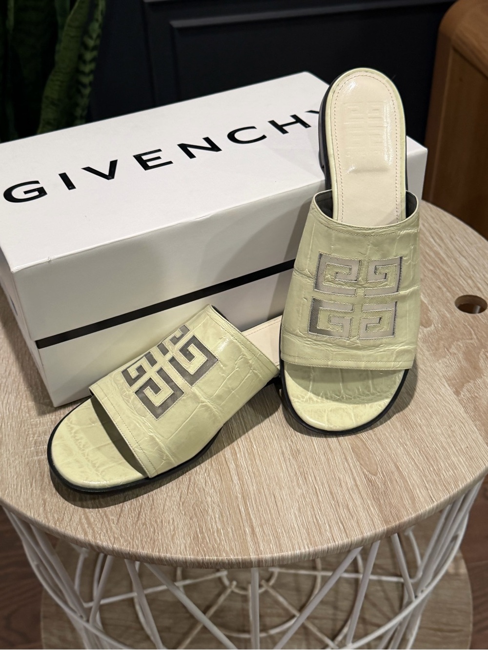 BRAND NEW Givenchy Women's off-white slides size 40
